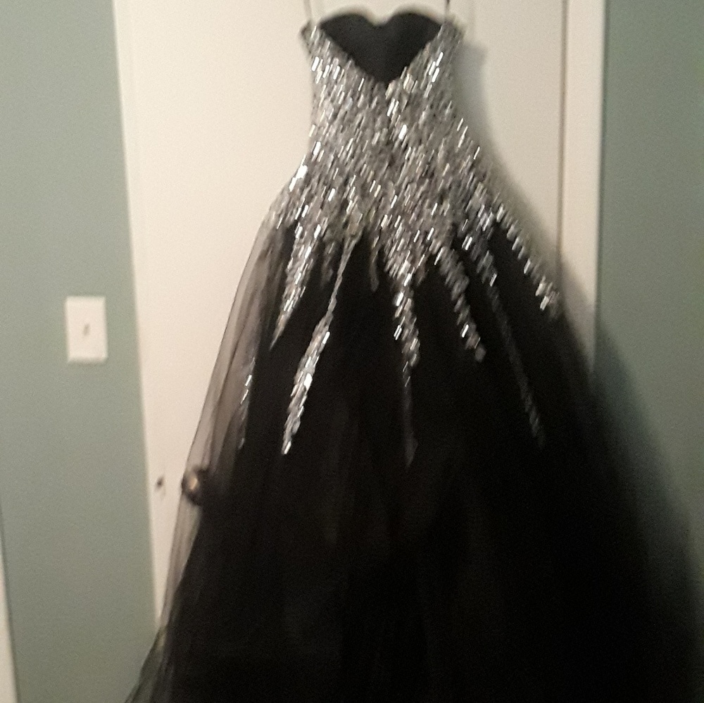 Dress - Picture 2 of 9